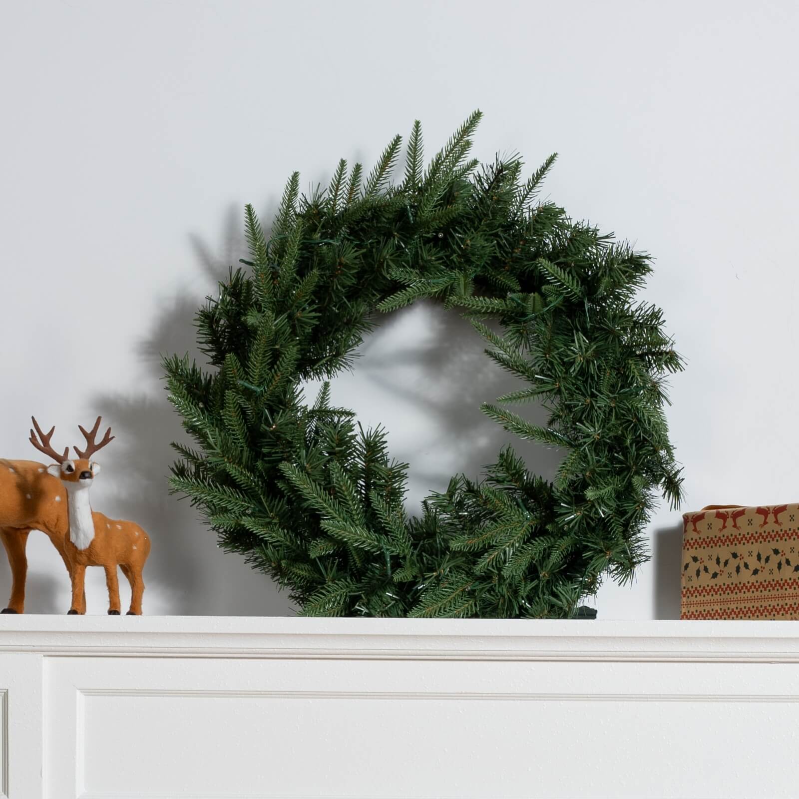Festive Green Christmas Wreath with Optional LED Lights(PJW-2512) - Abrihome