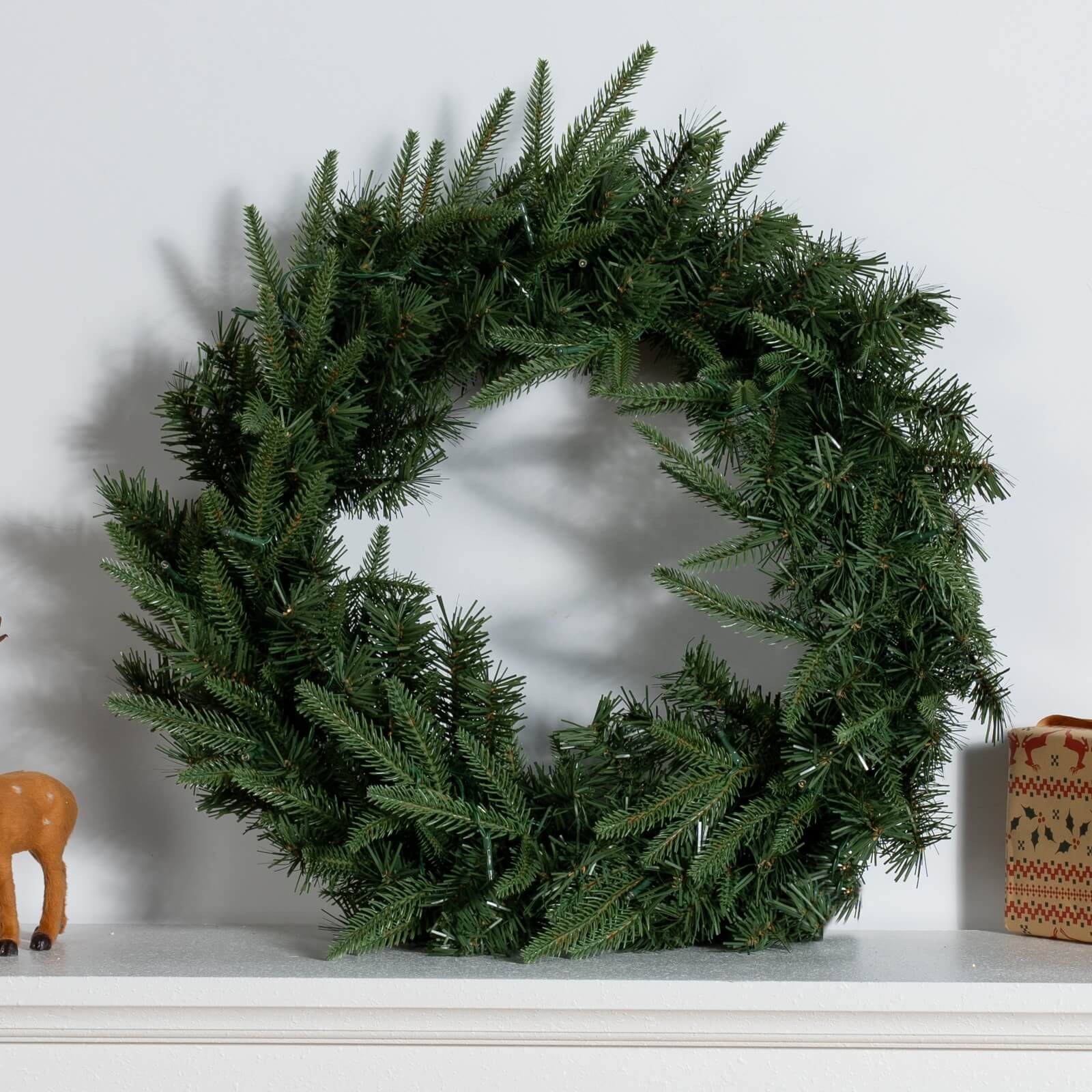 Festive Green Christmas Wreath with Optional LED Lights(PJW-2512) - Abrihome