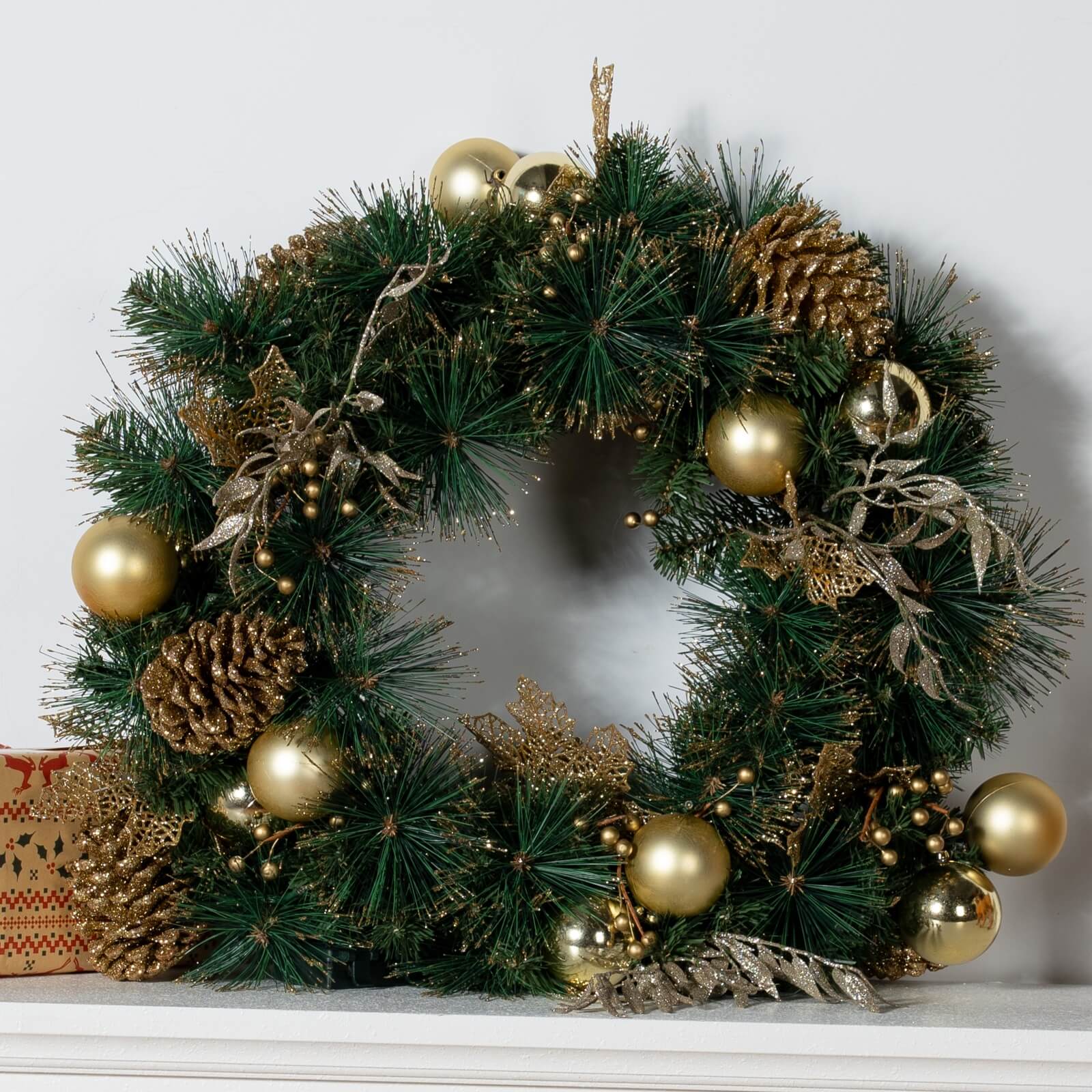 Artificial Christmas Wreath with Gold Accents – Pre-Lit or Unlit Options(PJW-2510) - Abrihome