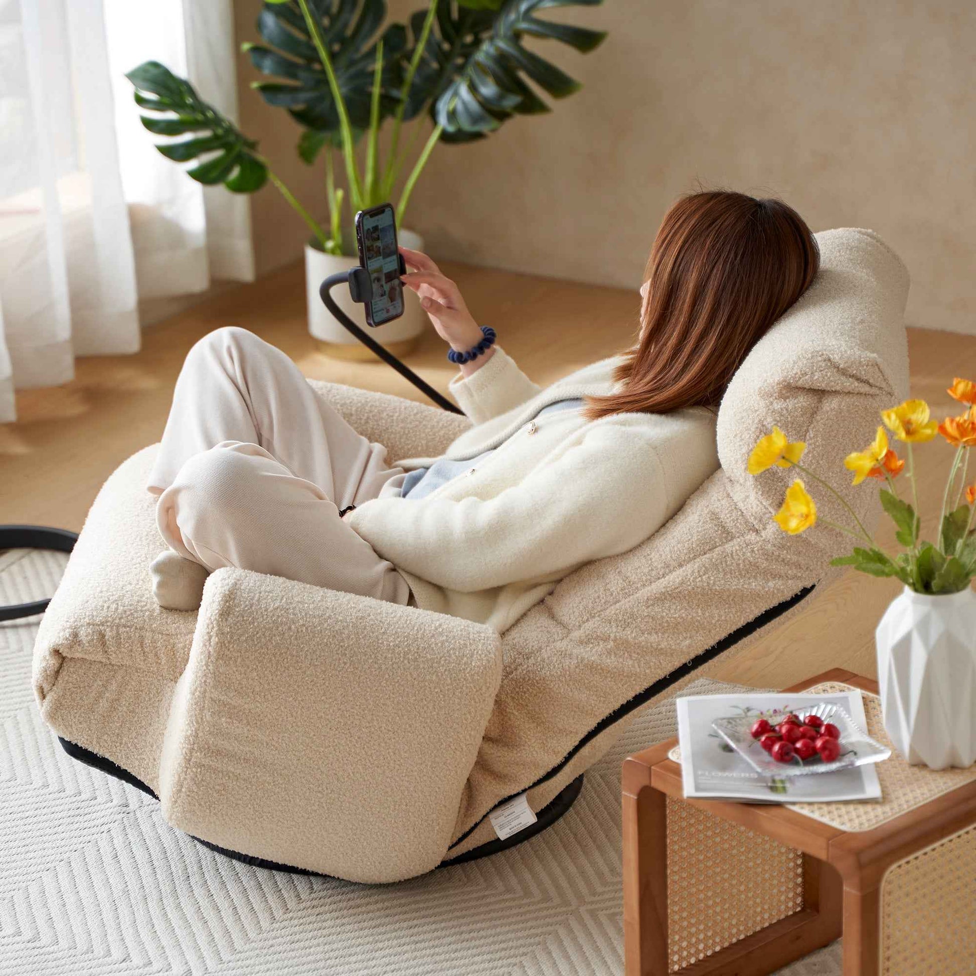 Adjustable Beige Swivel Lounge Chair with 360-Degree Rotating Seat and Headrest Support, Leisure Chair Deck Chair - Game Chair for Living Room