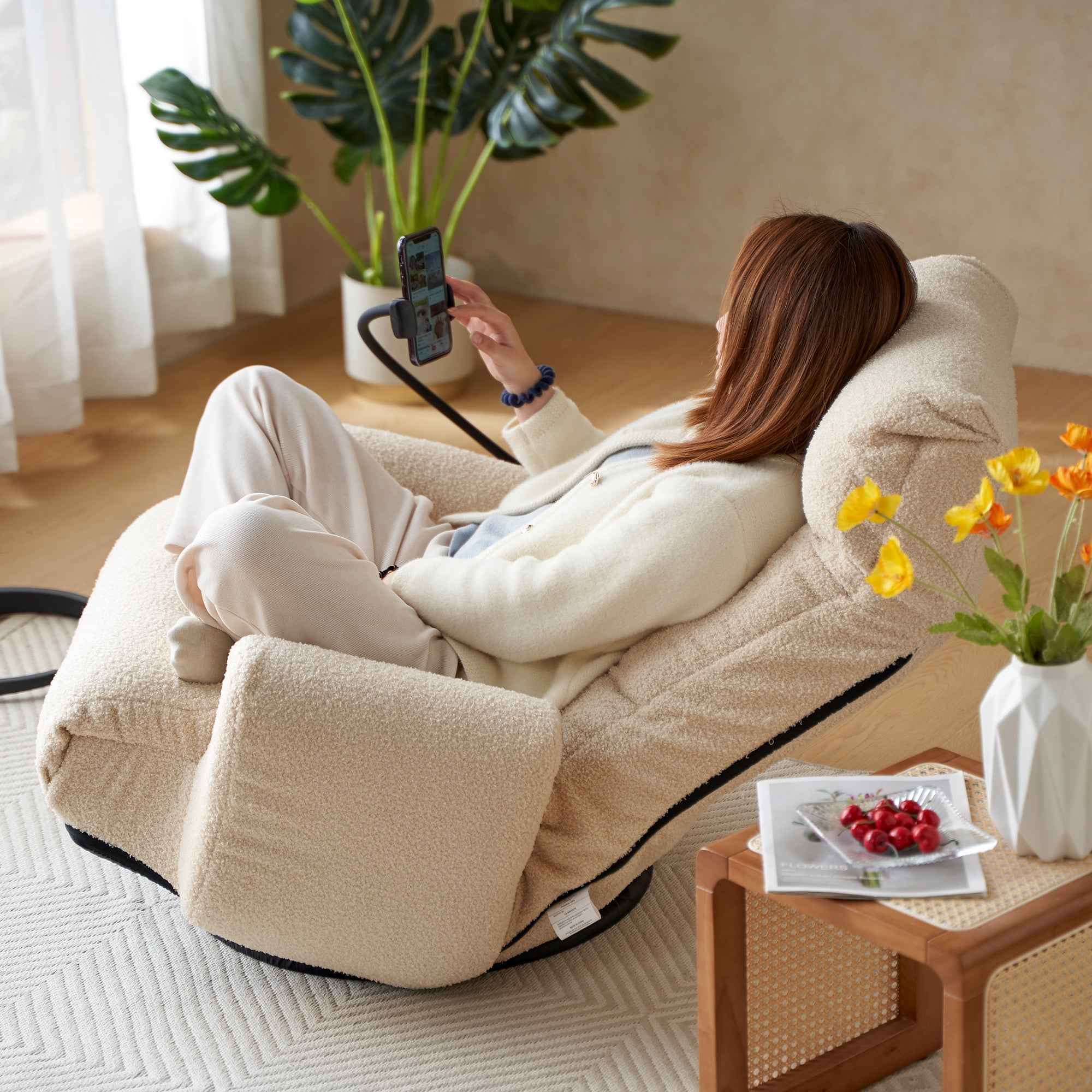 Adjustable Beige Swivel Lounge Chair with 360-Degree Rotating Seat and Headrest Support, Leisure Chair Deck Chair - Game Chair for Living Room