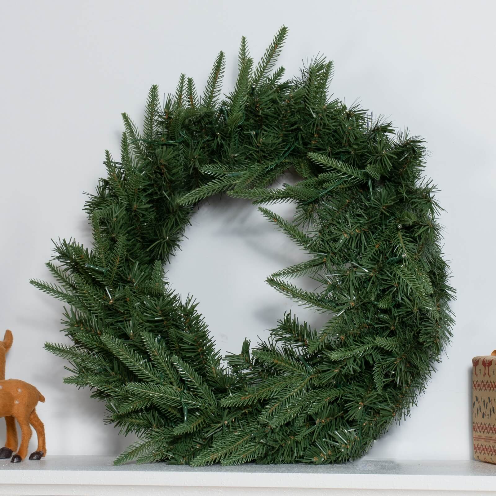 Festive Green Christmas Wreath with Optional LED Lights(PJW-2512) - Abrihome