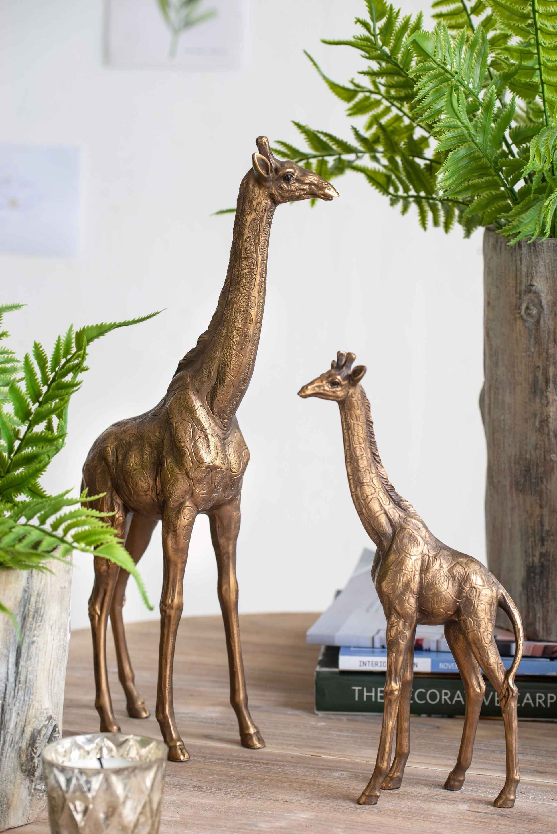 8.3x2.8x15.9' Giraffe Statuette, Animal Statue Decor