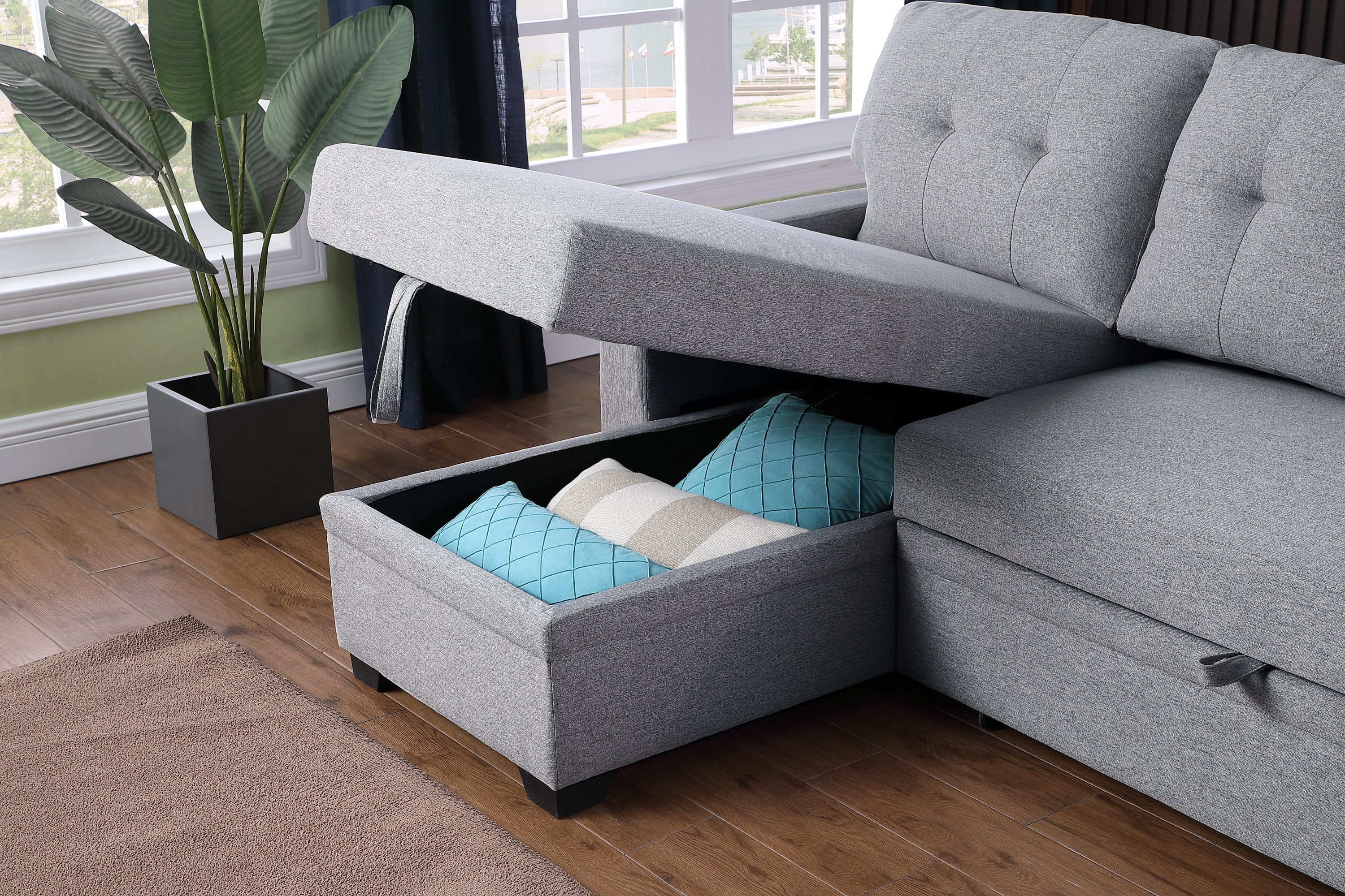 Upholstered Pull out Sectional Sofa with Chaise