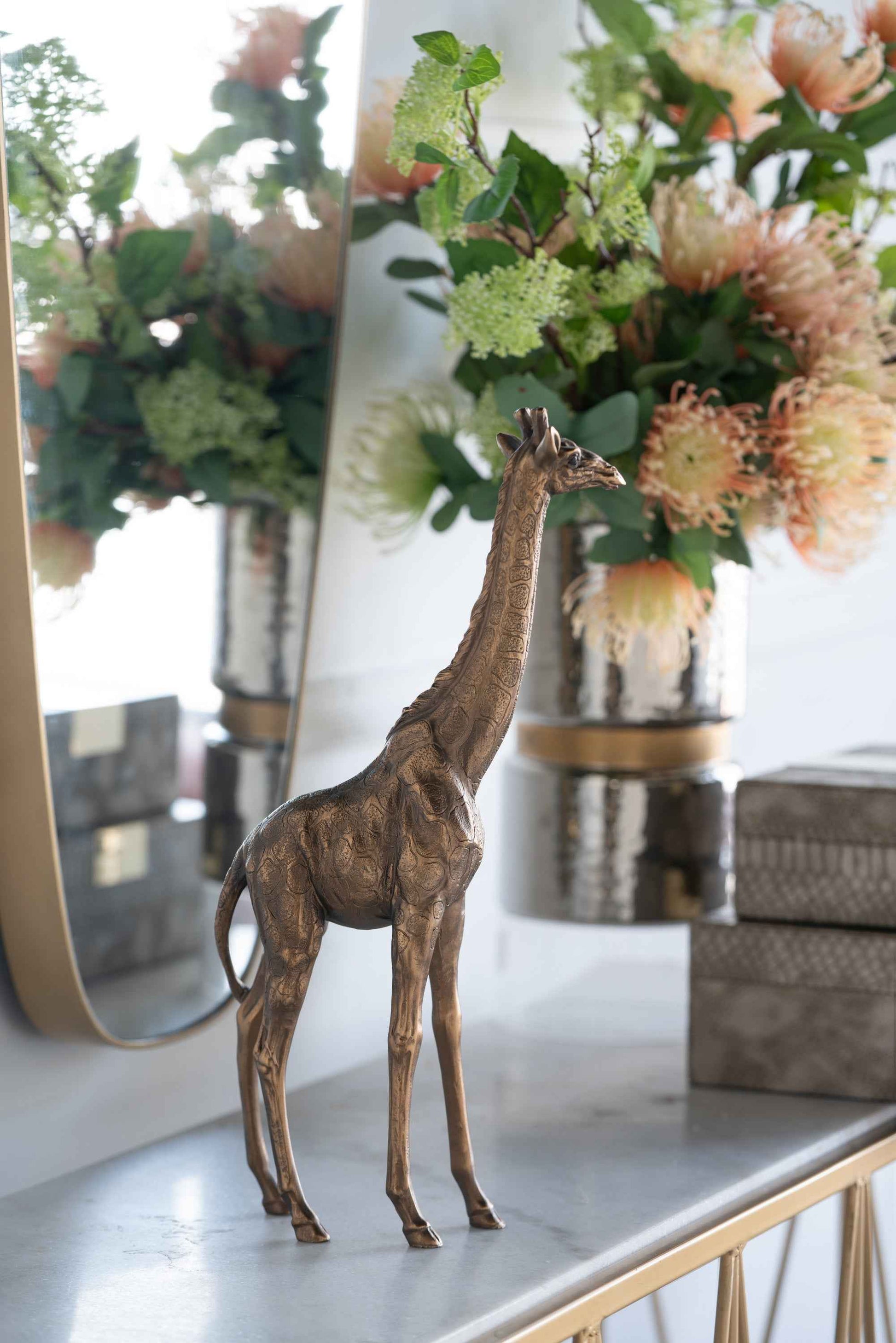 8.3x2.8x15.9' Giraffe Statuette, Animal Statue Decor